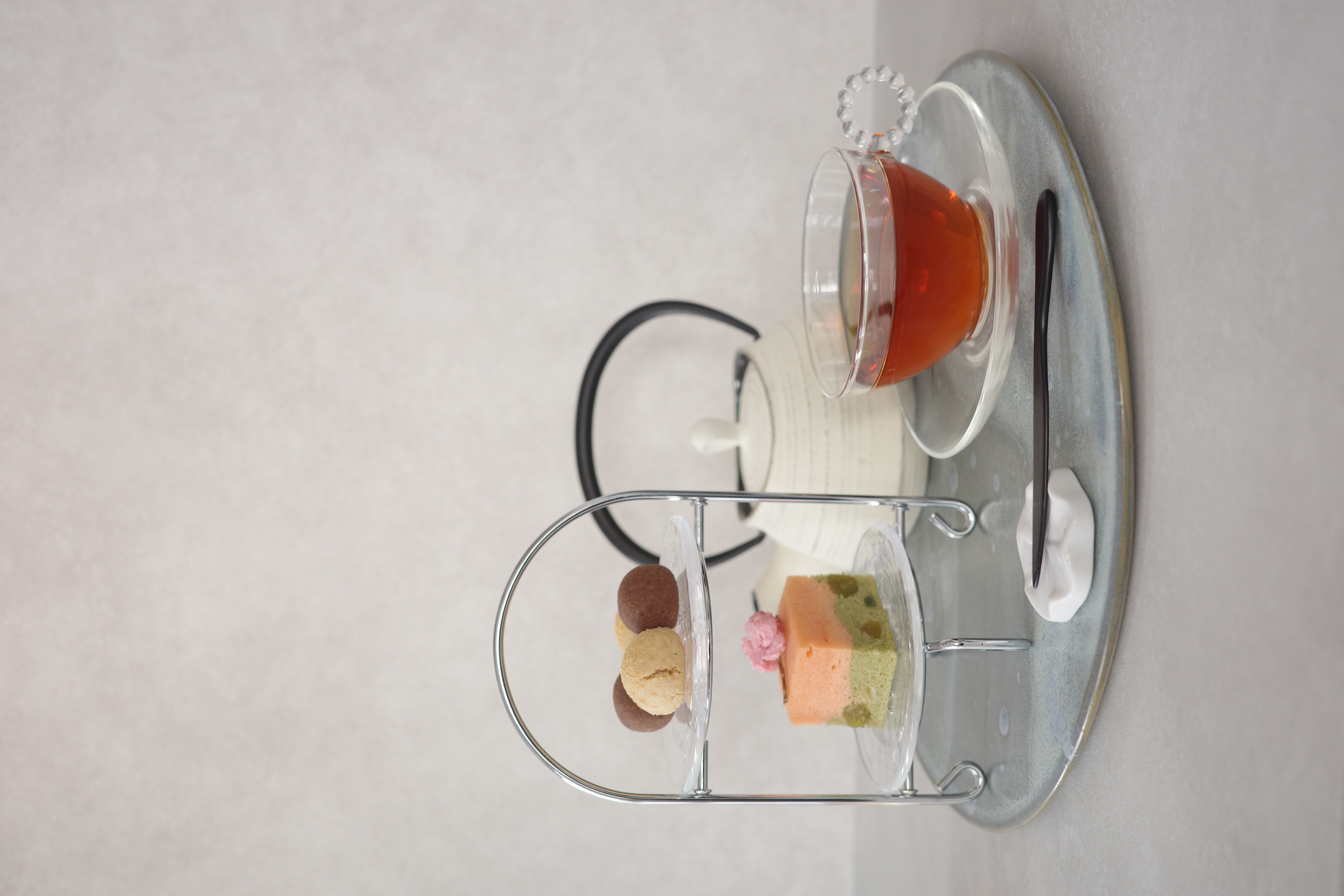 和紅茶と季節のお菓子